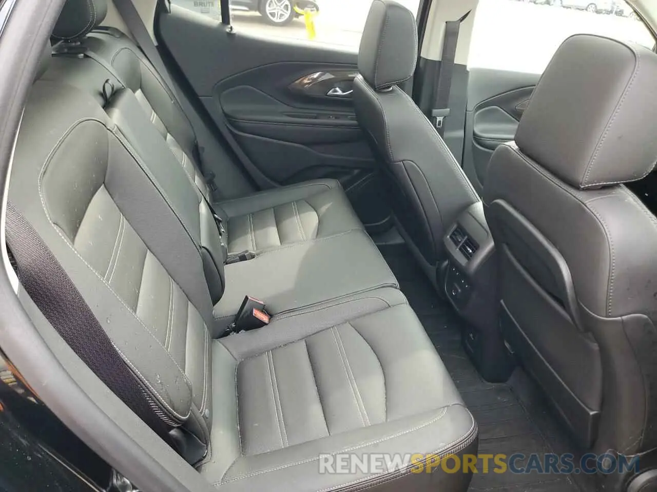 11 Photograph of a damaged car 3GKALXEG6RL184584 GMC TERRAIN 2024