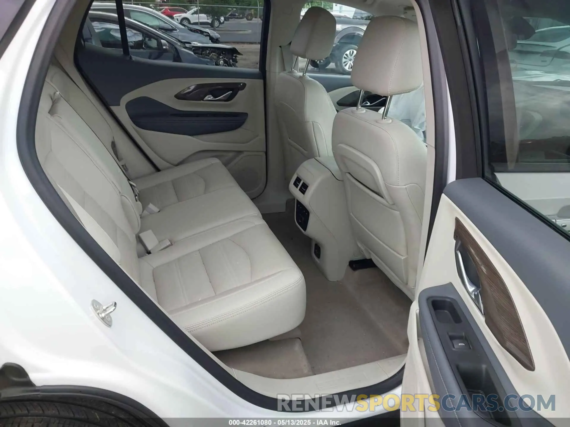 8 Photograph of a damaged car 3GKALXEG8RL158682 GMC TERRAIN 2024