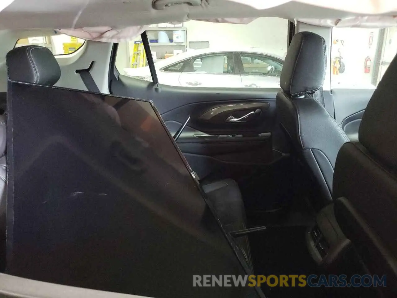 11 Photograph of a damaged car 3GKALXEGXRL385517 GMC TERRAIN 2024