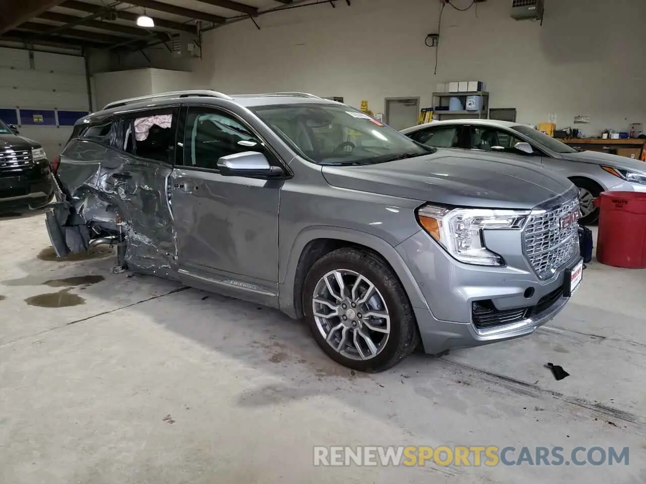 4 Photograph of a damaged car 3GKALXEGXRL385517 GMC TERRAIN 2024