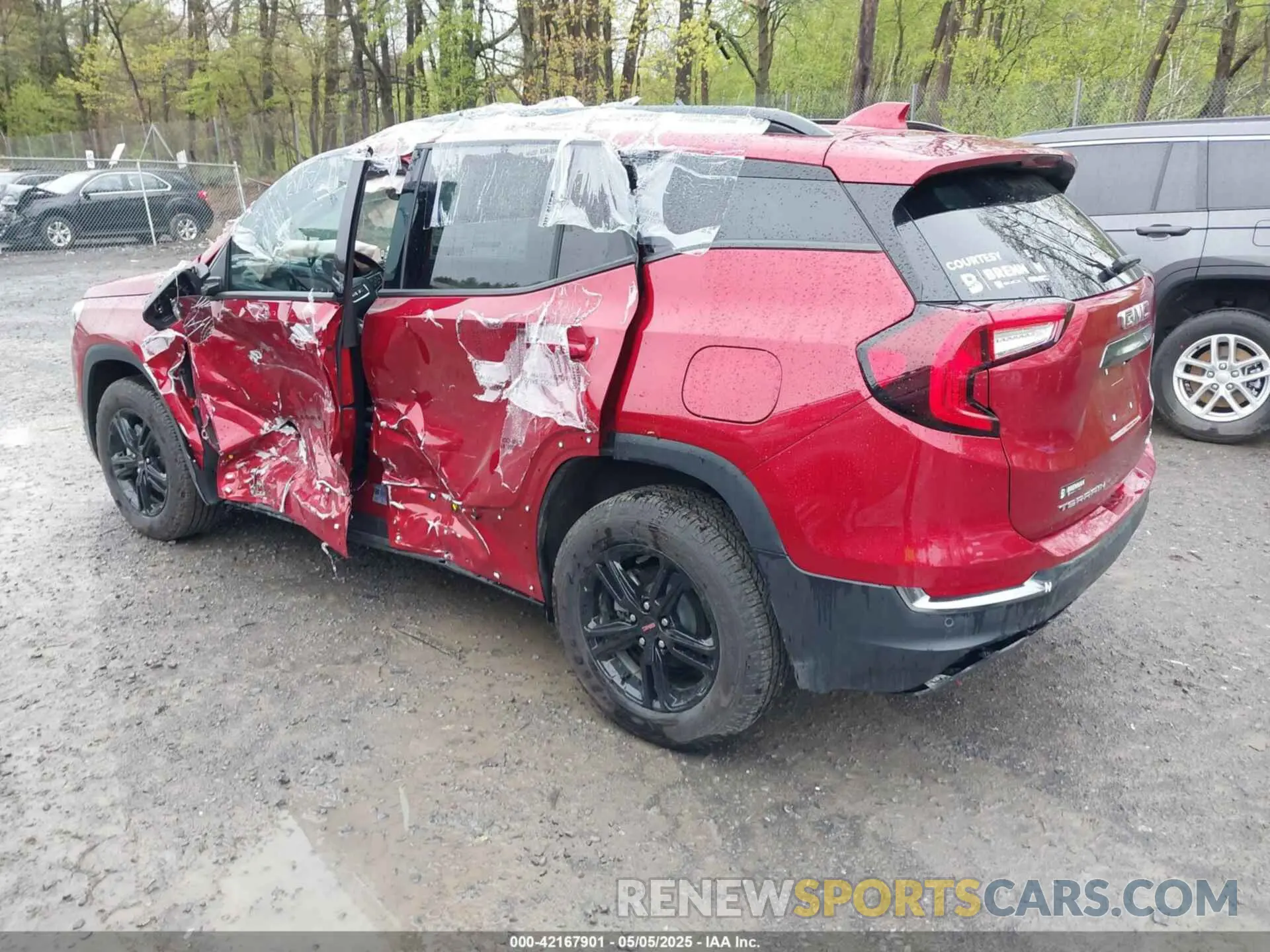 3 Photograph of a damaged car 3GKALYEG0RL383037 GMC TERRAIN 2024