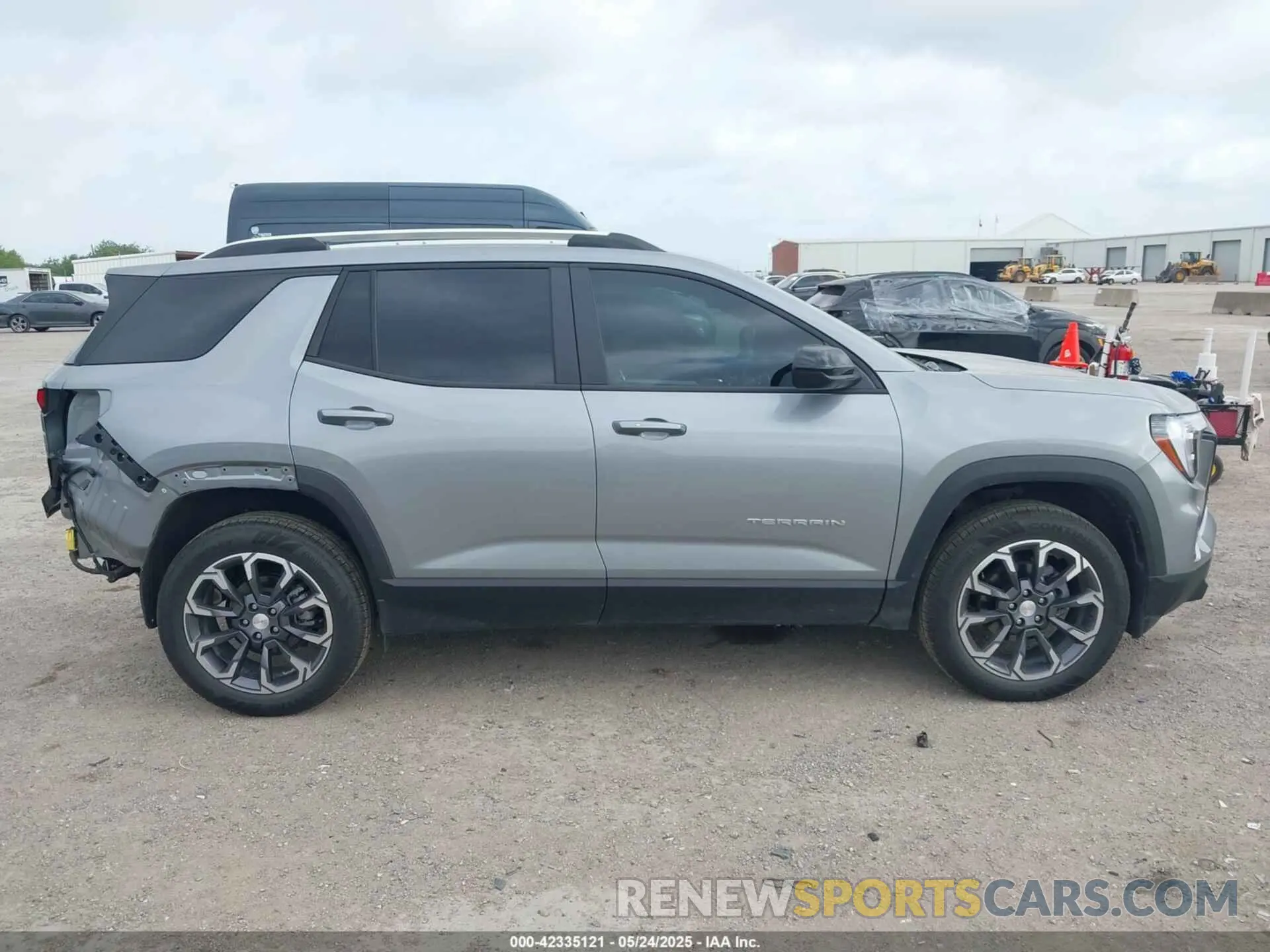 14 Photograph of a damaged car 3GKALUEG6SL215921 GMC TERRAIN 2025