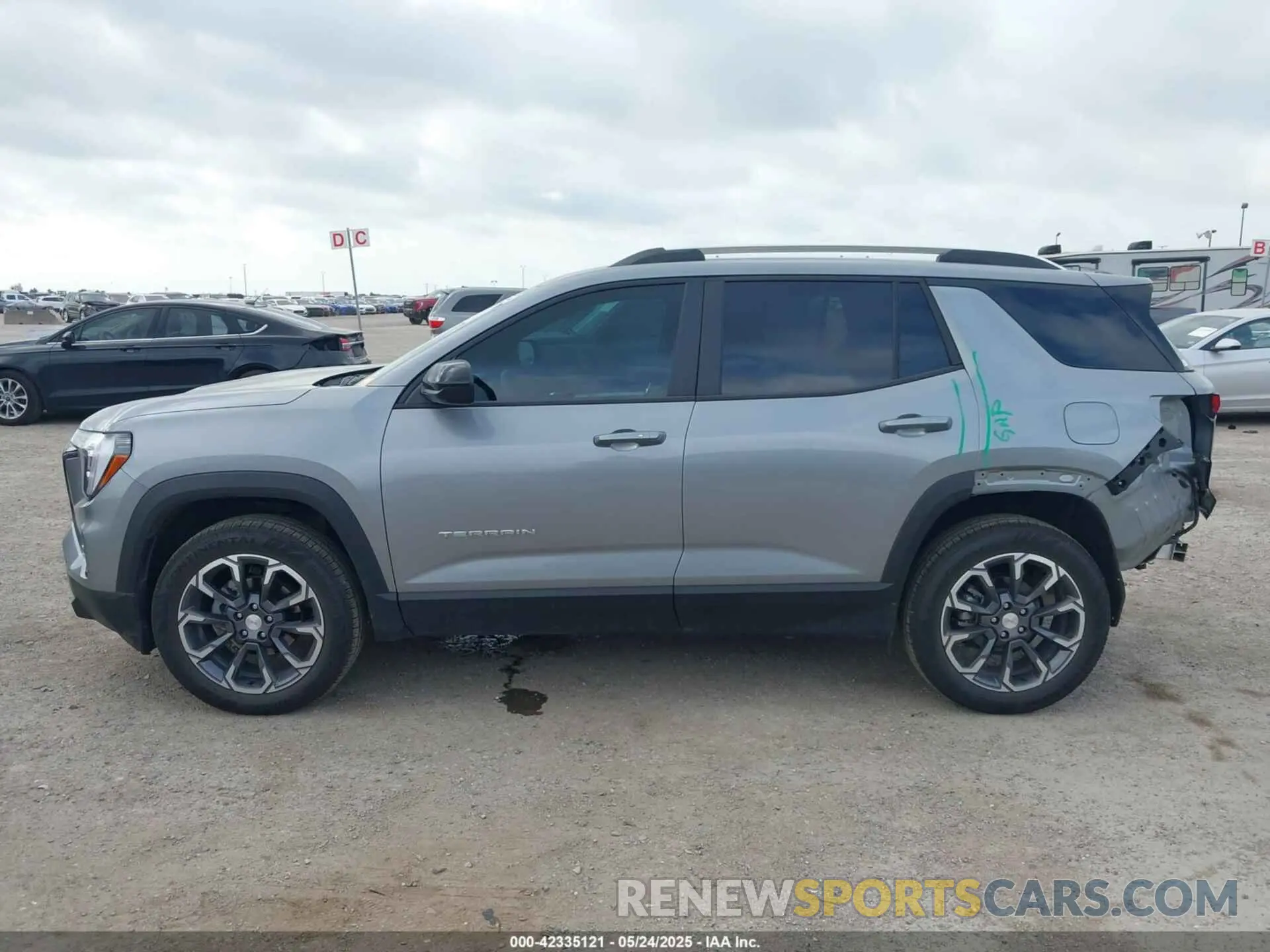 15 Photograph of a damaged car 3GKALUEG6SL215921 GMC TERRAIN 2025
