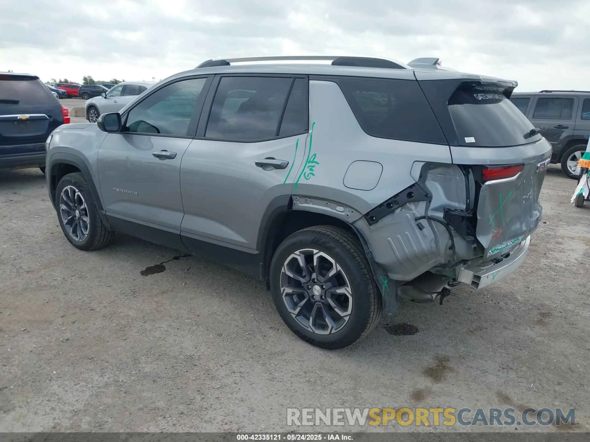 3 Photograph of a damaged car 3GKALUEG6SL215921 GMC TERRAIN 2025