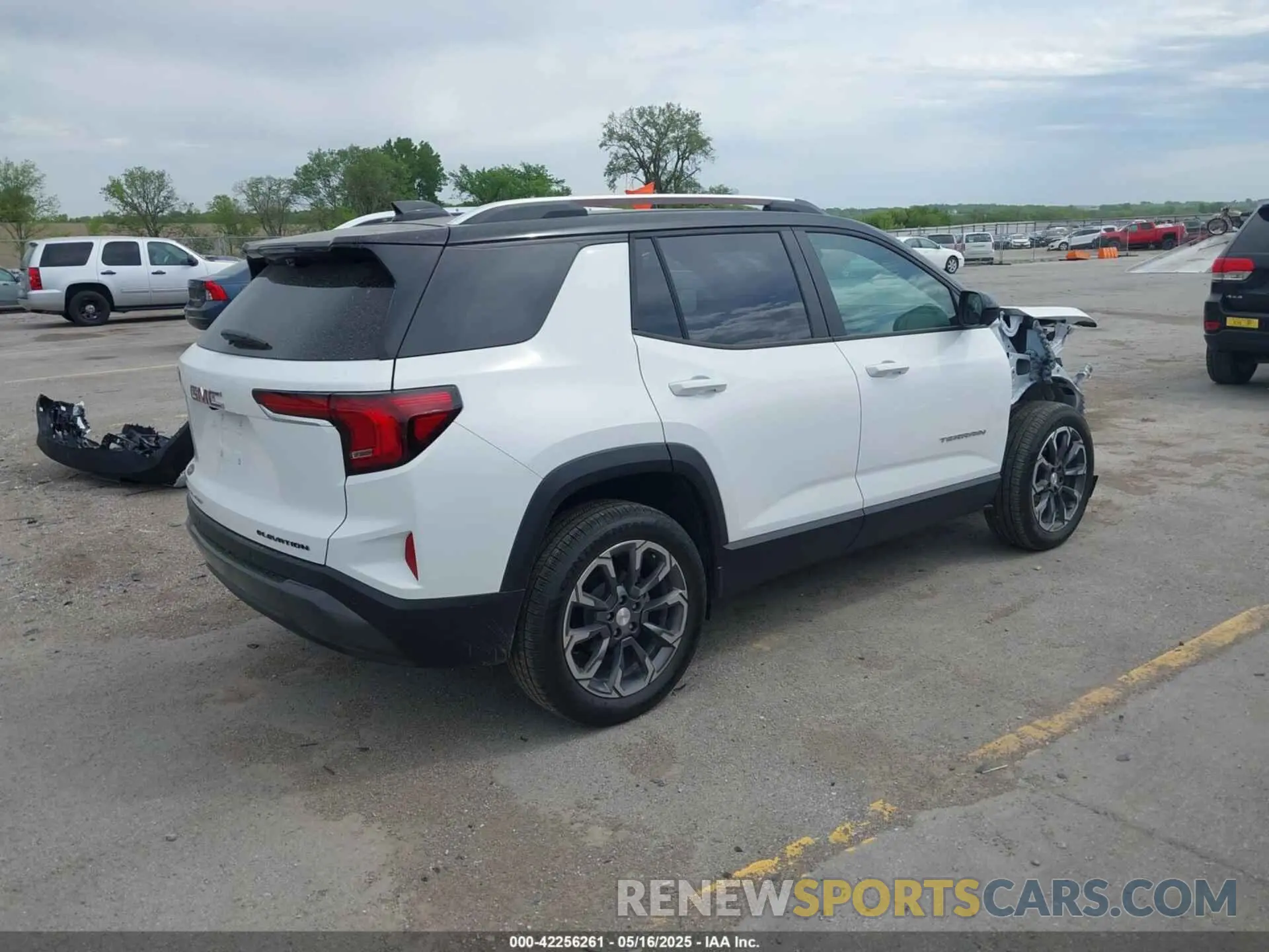 4 Photograph of a damaged car 3GKALUEG8SL300808 GMC TERRAIN 2025