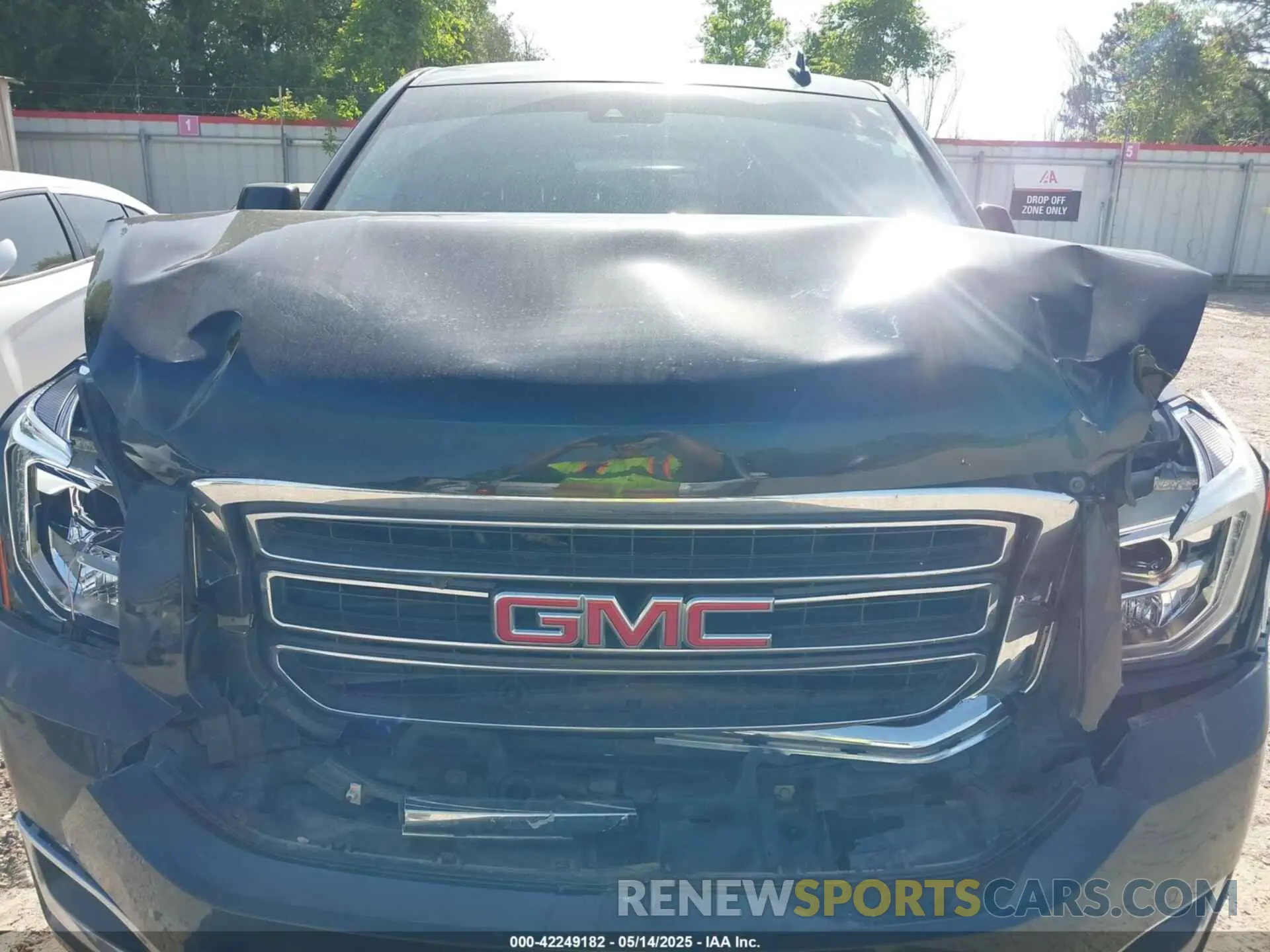 10 Photograph of a damaged car 1GKS1AKC6KR310045 GMC YUKON 2019