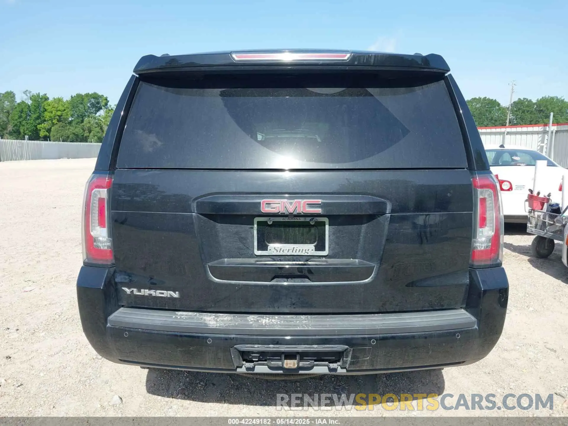 16 Photograph of a damaged car 1GKS1AKC6KR310045 GMC YUKON 2019