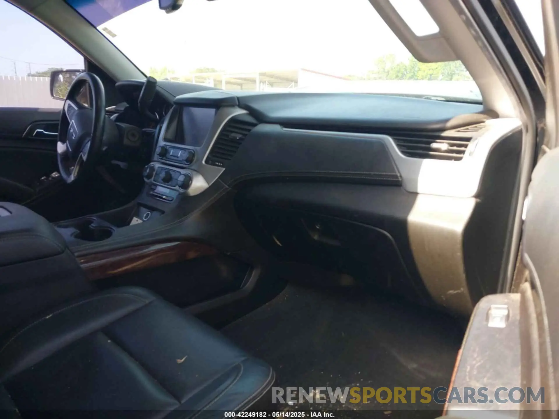 5 Photograph of a damaged car 1GKS1AKC6KR310045 GMC YUKON 2019
