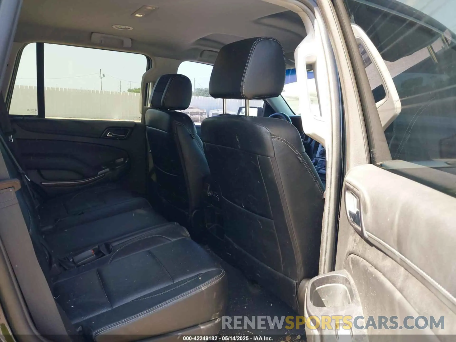 8 Photograph of a damaged car 1GKS1AKC6KR310045 GMC YUKON 2019