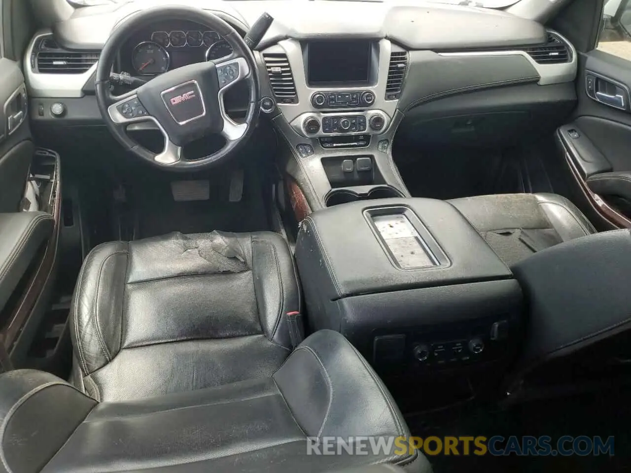 8 Photograph of a damaged car 1GKS1BKC3KR388126 GMC YUKON 2019