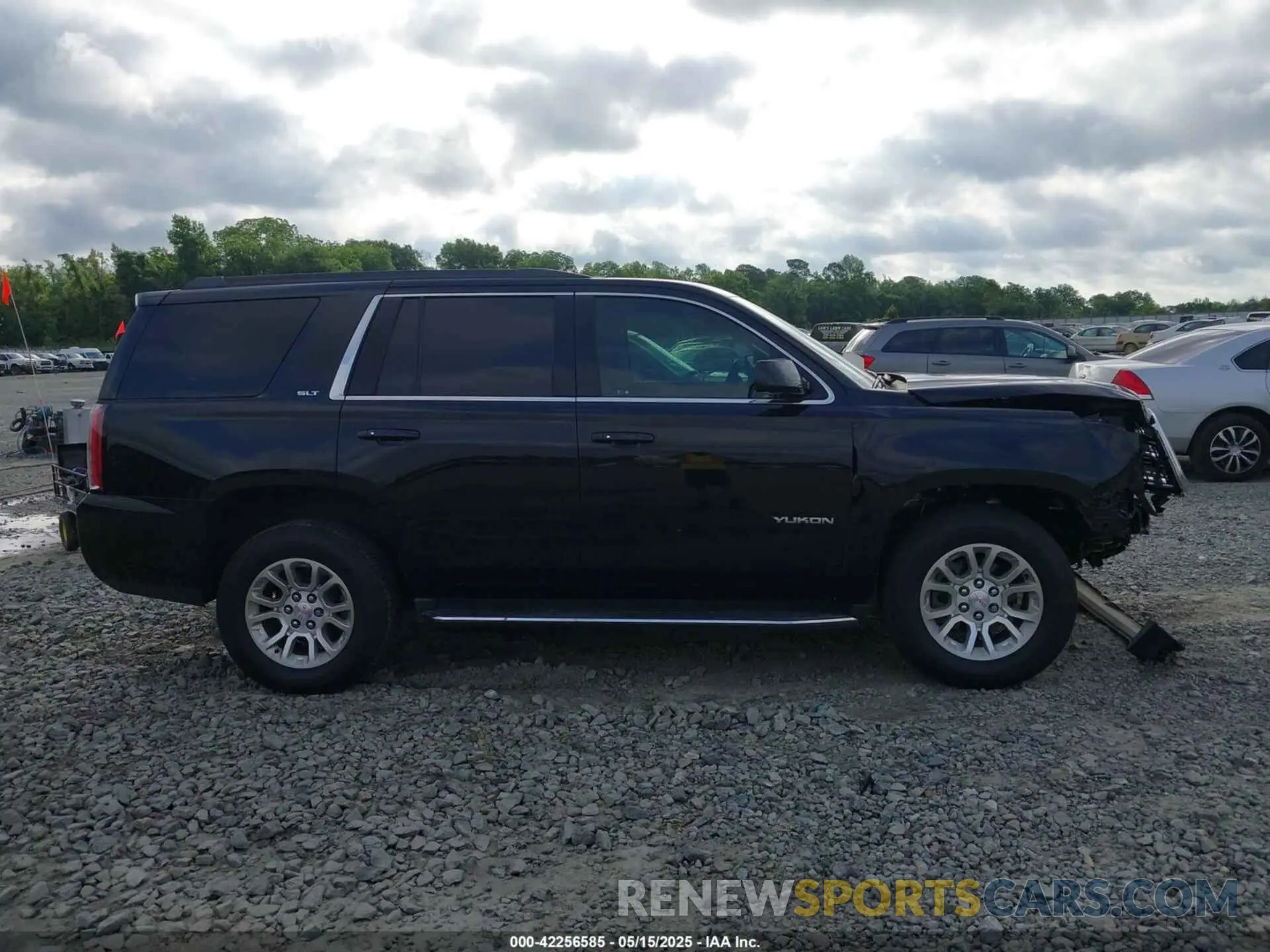 13 Photograph of a damaged car 1GKS1BKC6KR156197 GMC YUKON 2019