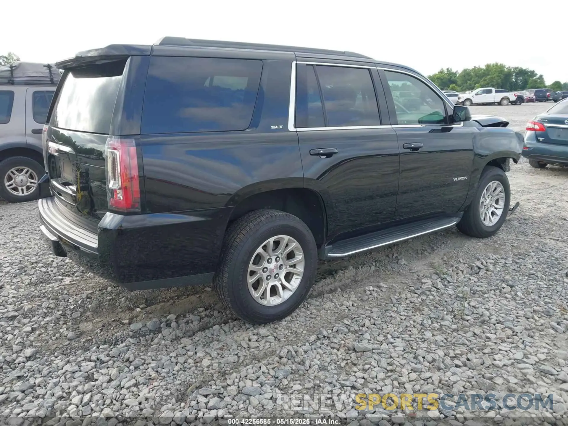 4 Photograph of a damaged car 1GKS1BKC6KR156197 GMC YUKON 2019