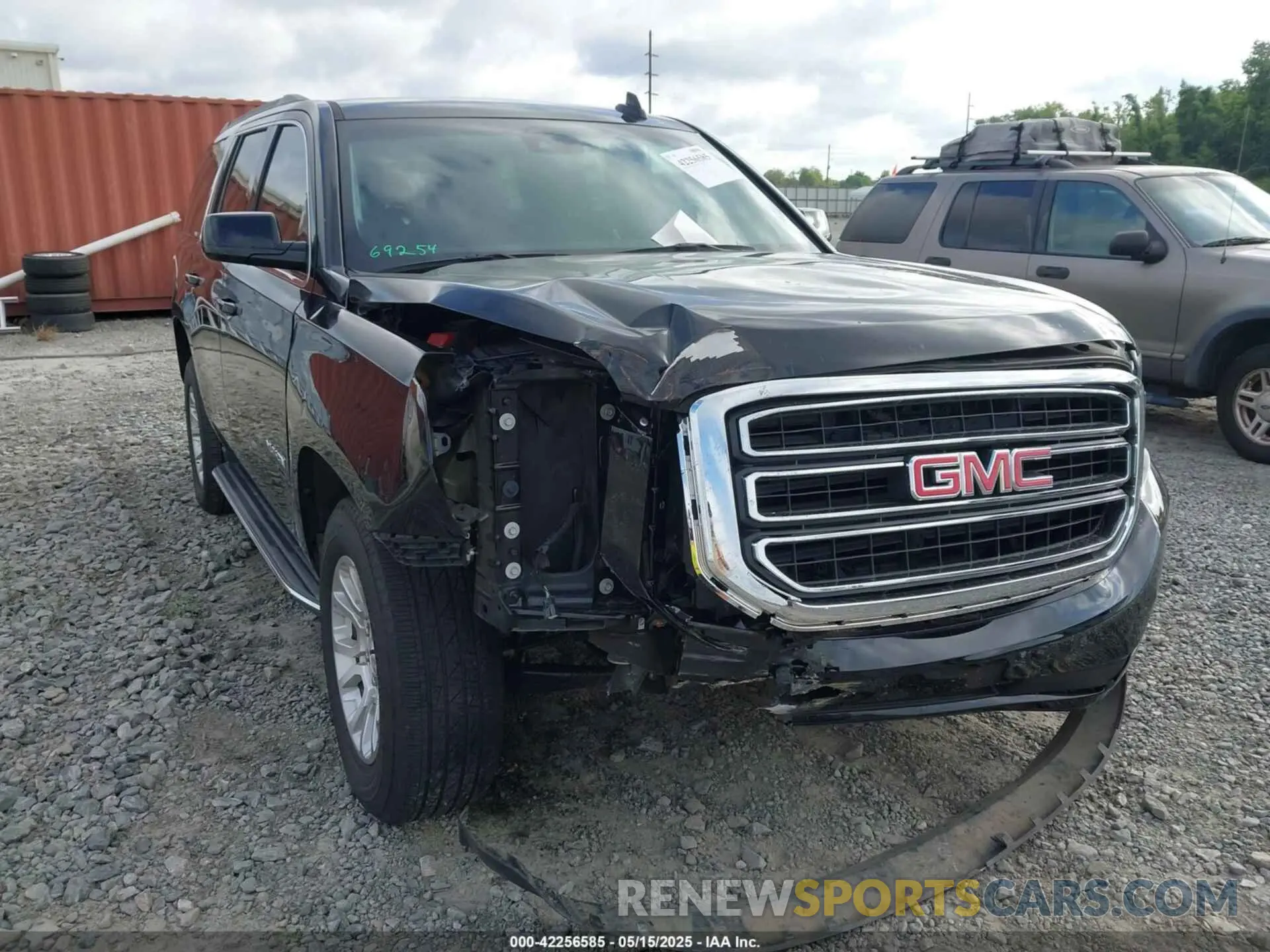 6 Photograph of a damaged car 1GKS1BKC6KR156197 GMC YUKON 2019