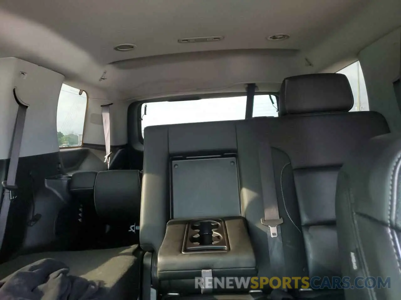 10 Photograph of a damaged car 1GKS1BKC7KR226421 GMC YUKON 2019
