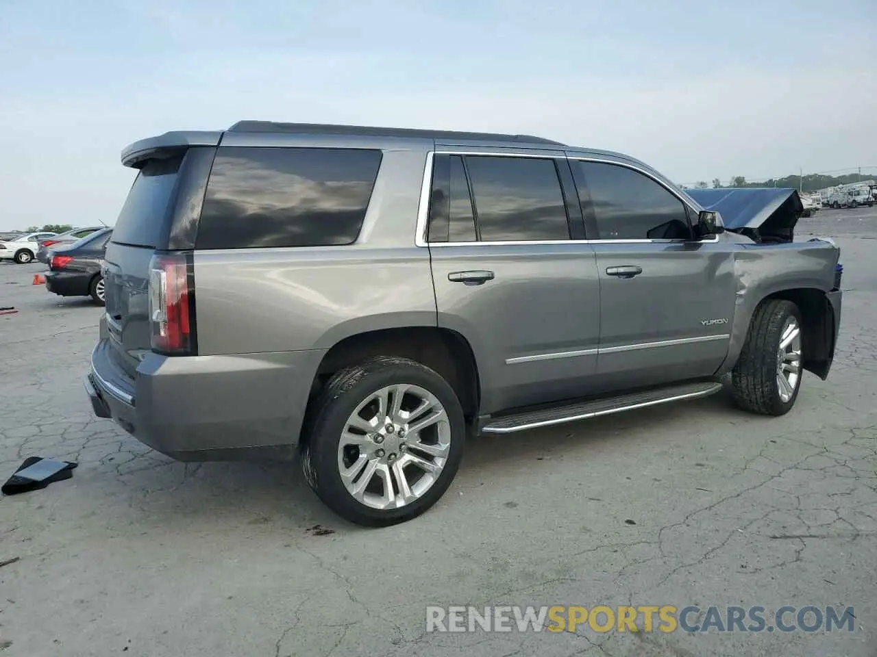 3 Photograph of a damaged car 1GKS1BKC7KR226421 GMC YUKON 2019