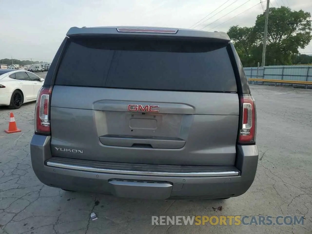 6 Photograph of a damaged car 1GKS1BKC7KR226421 GMC YUKON 2019