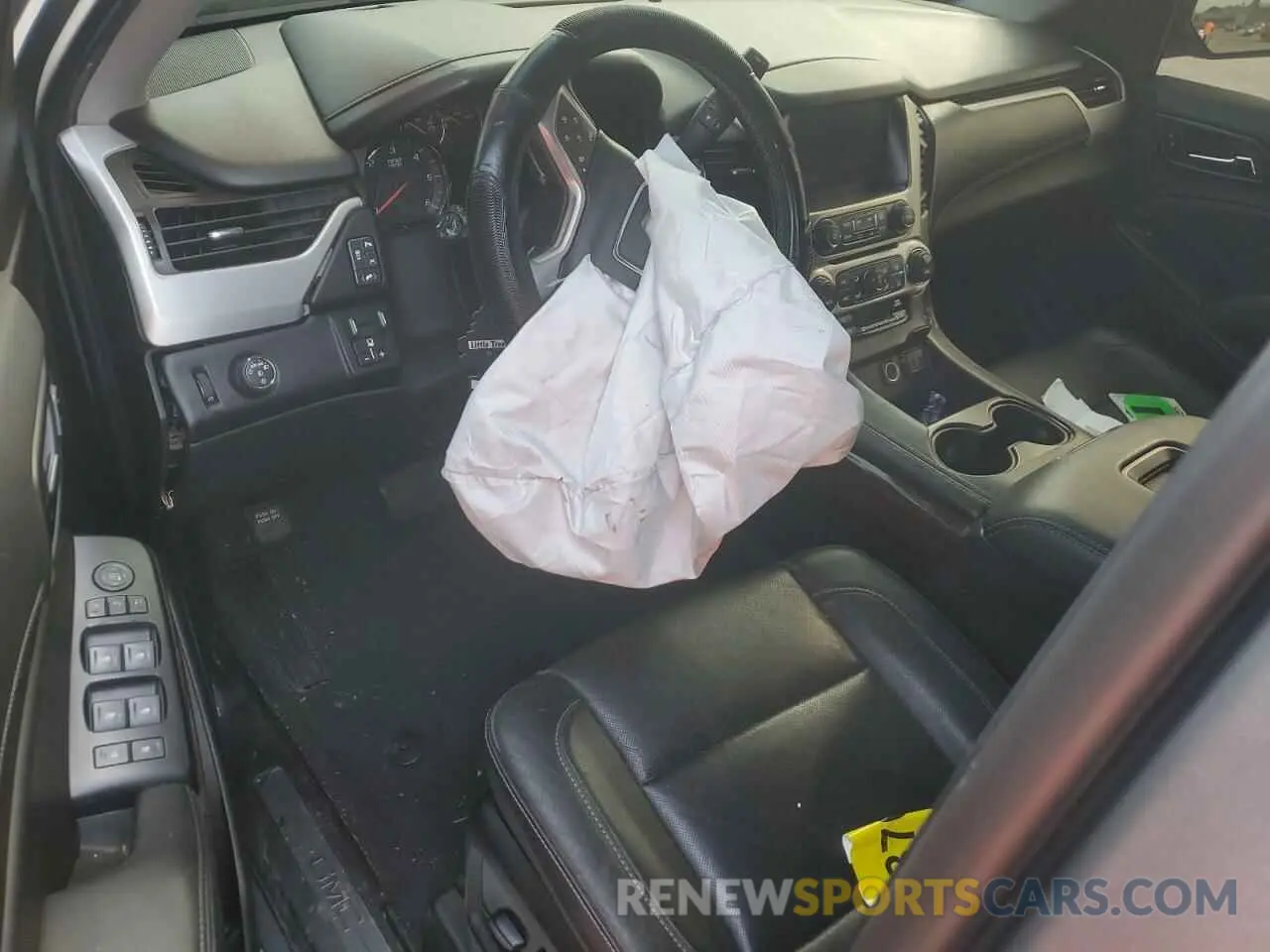 8 Photograph of a damaged car 1GKS1BKC7KR226421 GMC YUKON 2019