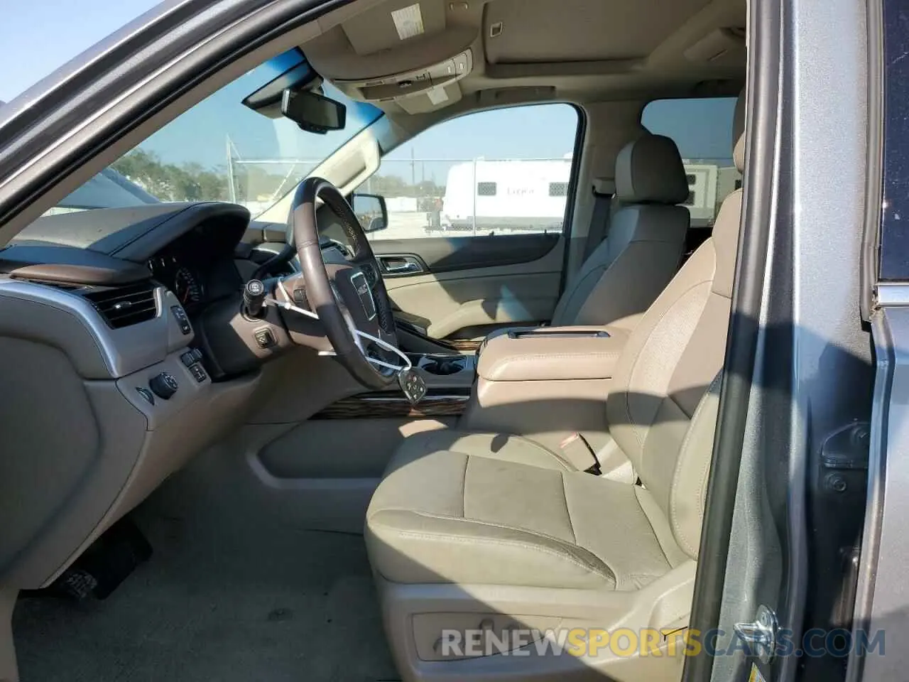 7 Photograph of a damaged car 1GKS1BKC9KR118544 GMC YUKON 2019