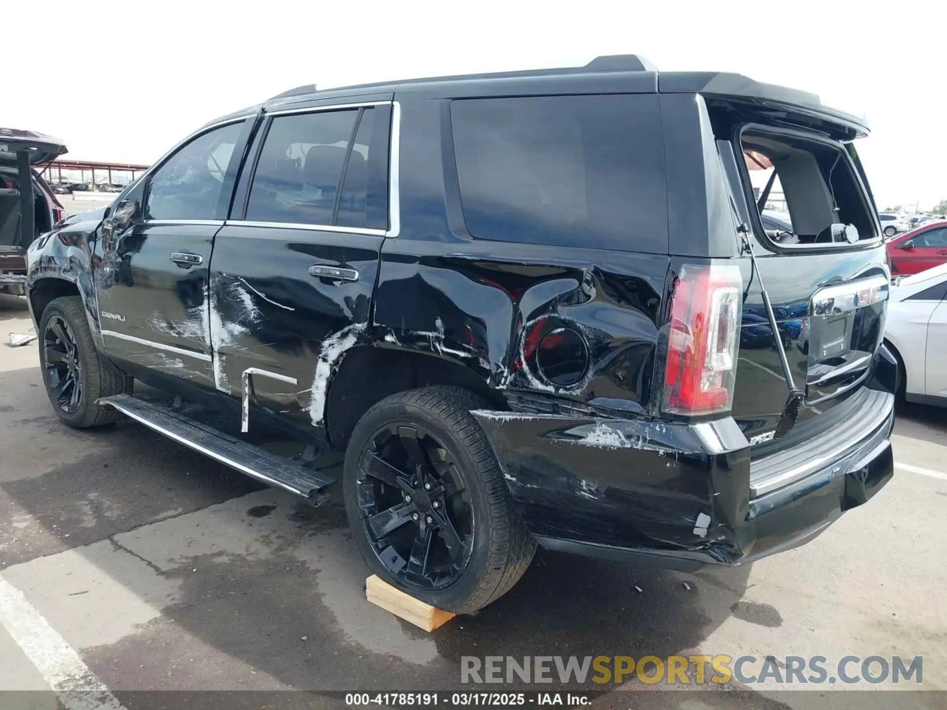3 Photograph of a damaged car 1GKS1CKJ0KR251701 GMC YUKON 2019