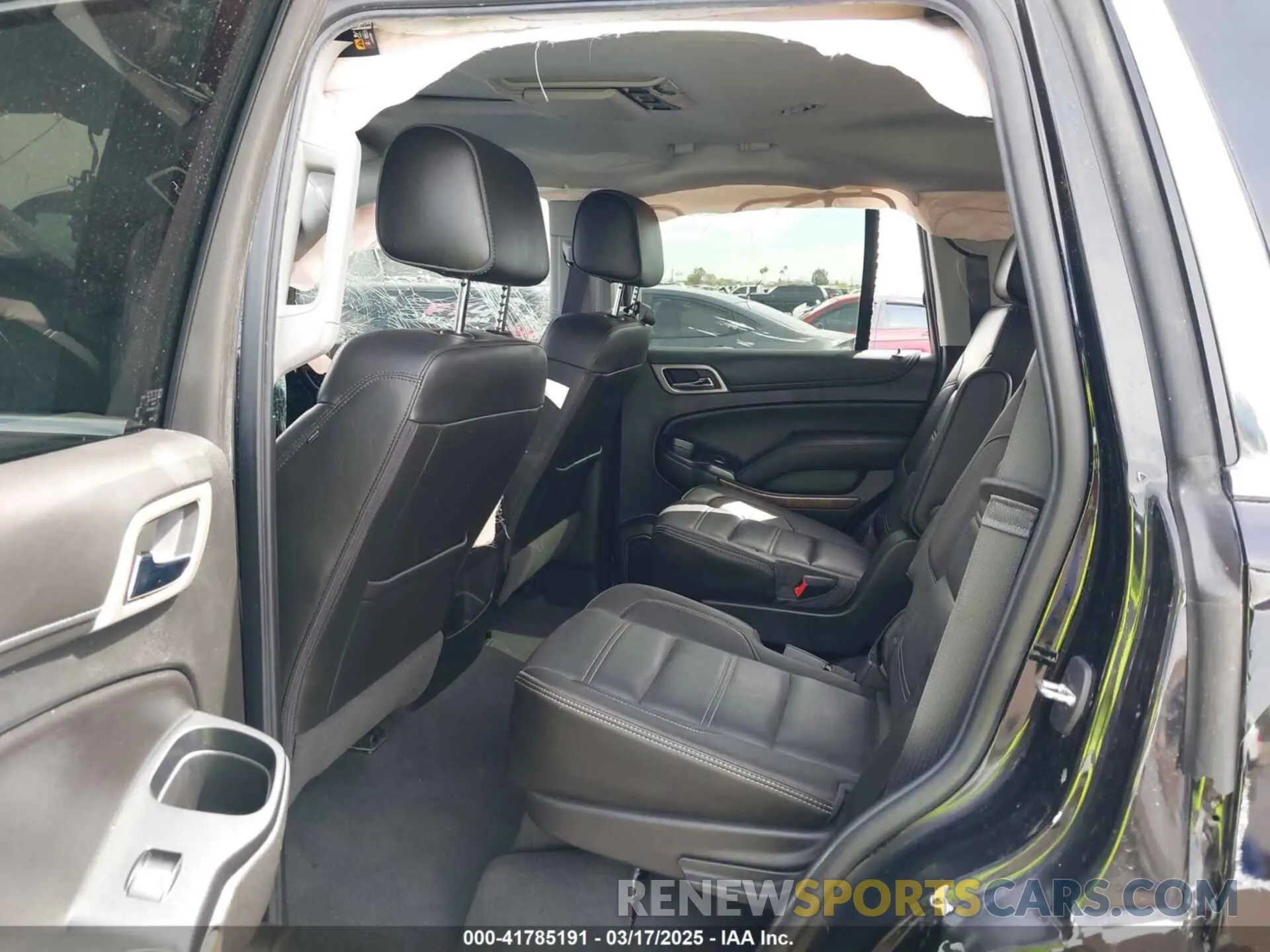 8 Photograph of a damaged car 1GKS1CKJ0KR251701 GMC YUKON 2019