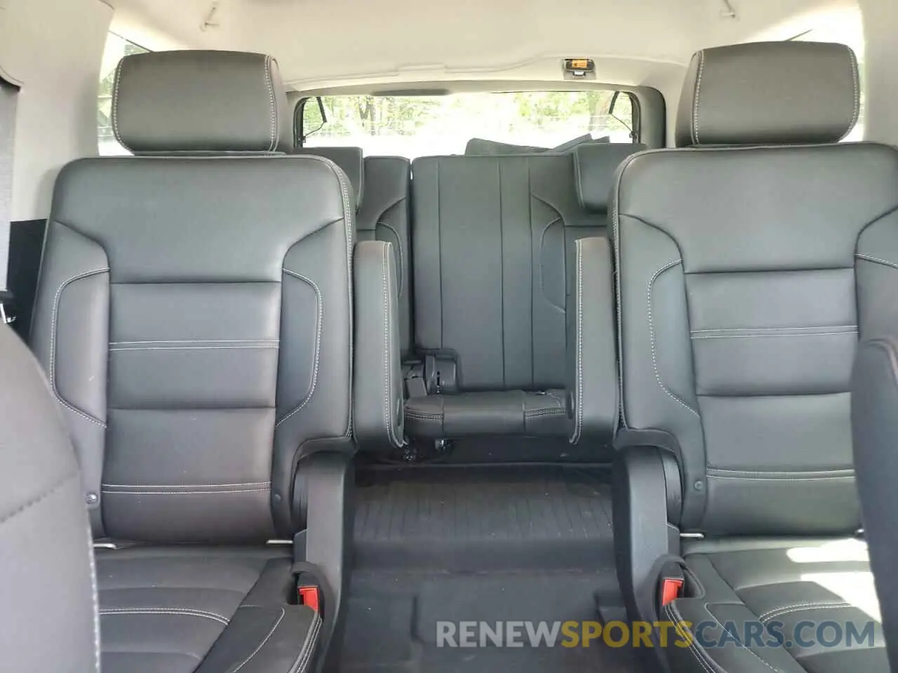 10 Photograph of a damaged car 1GKS1CKJ0KR268515 GMC YUKON 2019