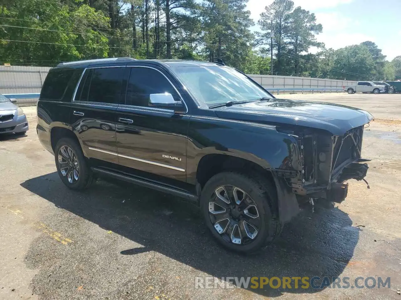 4 Photograph of a damaged car 1GKS1CKJ0KR268515 GMC YUKON 2019