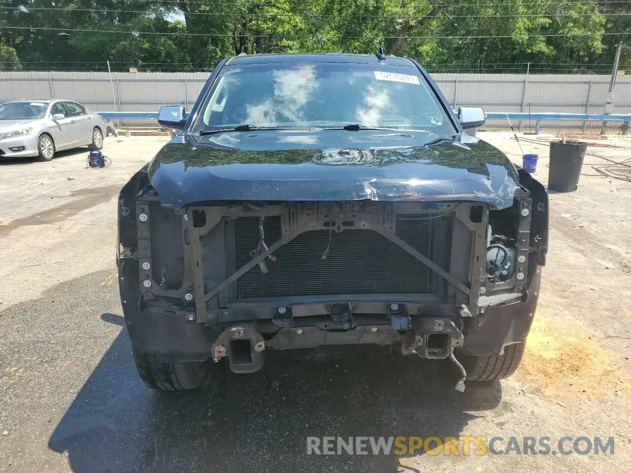 5 Photograph of a damaged car 1GKS1CKJ0KR268515 GMC YUKON 2019