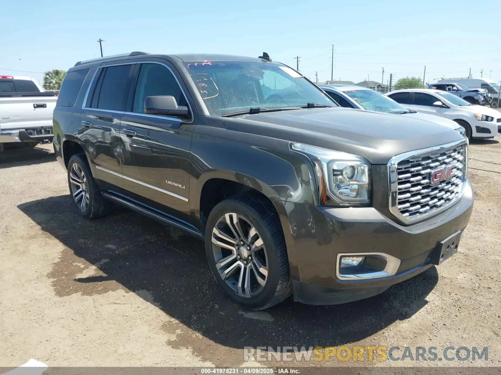 1 Photograph of a damaged car 1GKS1CKJ3KR387241 GMC YUKON 2019