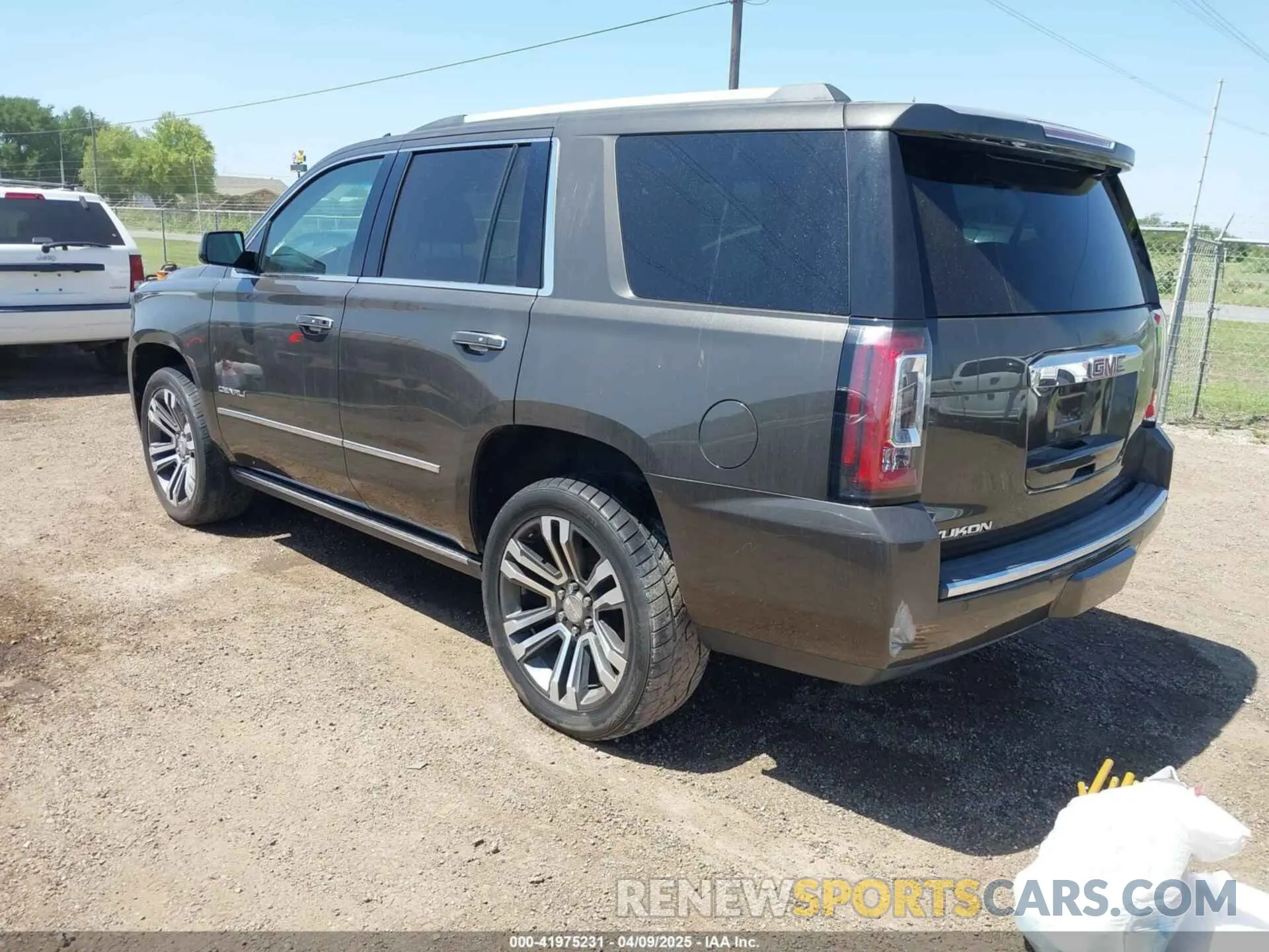 3 Photograph of a damaged car 1GKS1CKJ3KR387241 GMC YUKON 2019