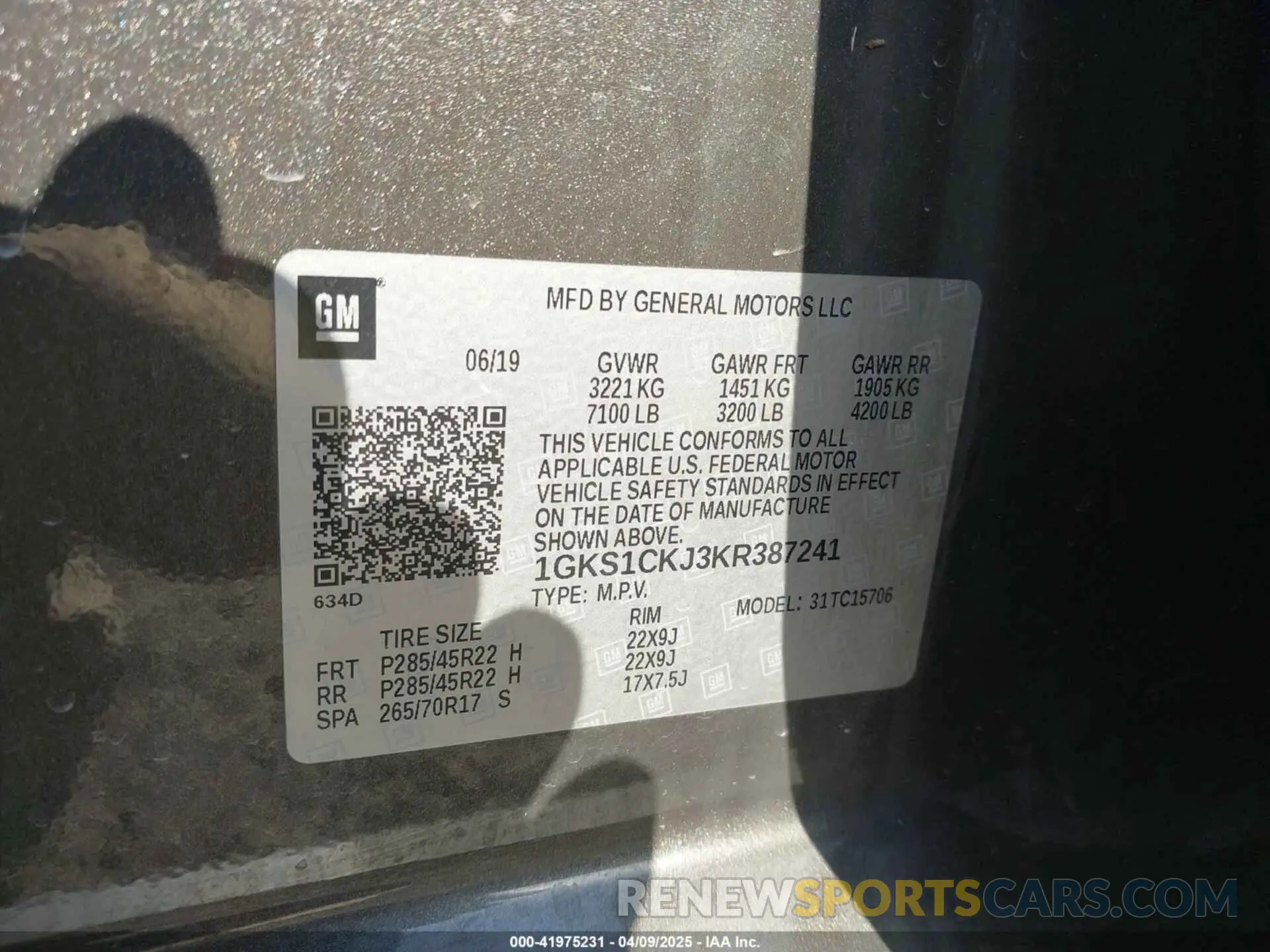9 Photograph of a damaged car 1GKS1CKJ3KR387241 GMC YUKON 2019