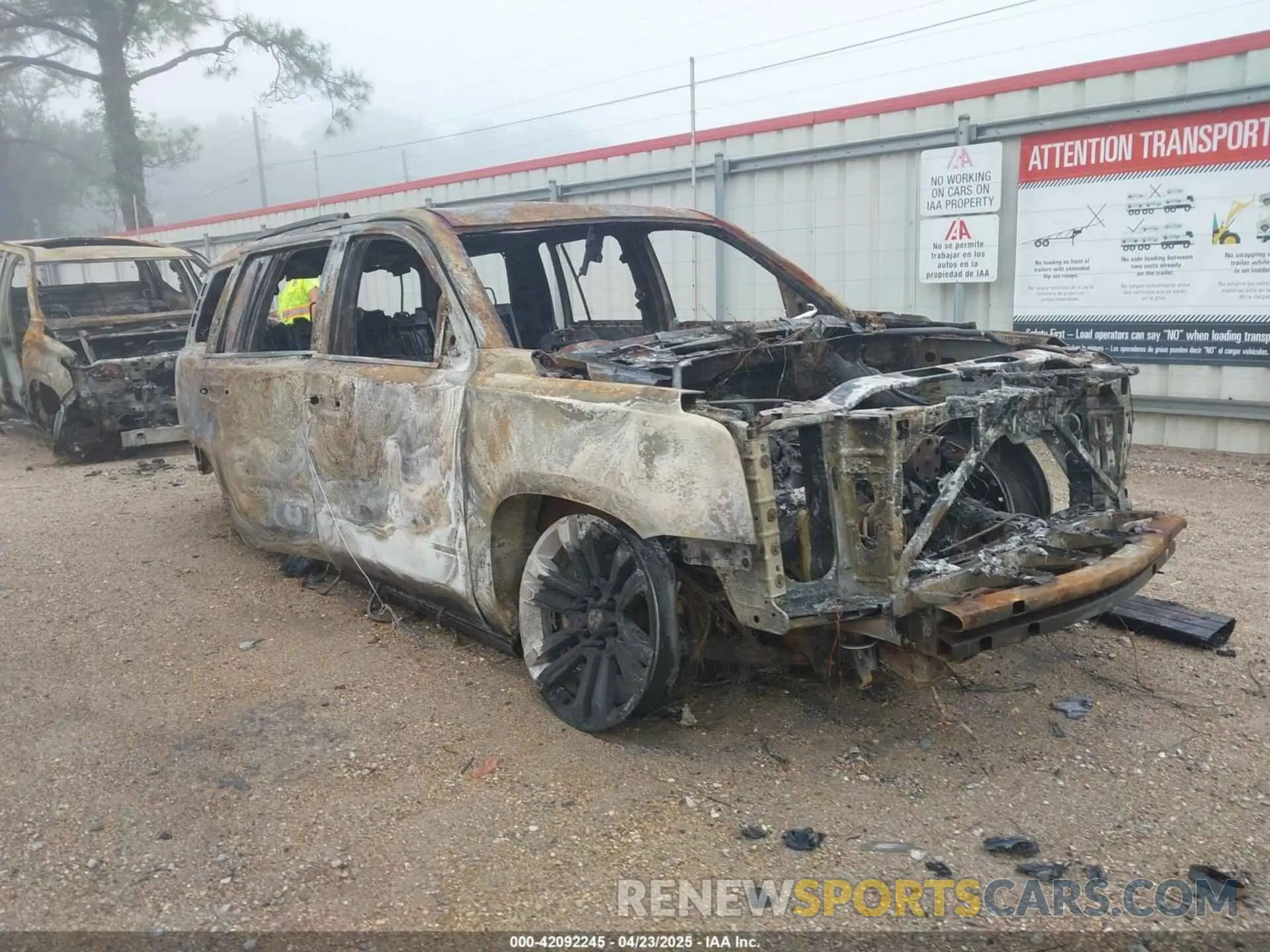 1 Photograph of a damaged car 1GKS1CKJ6KR223319 GMC YUKON 2019