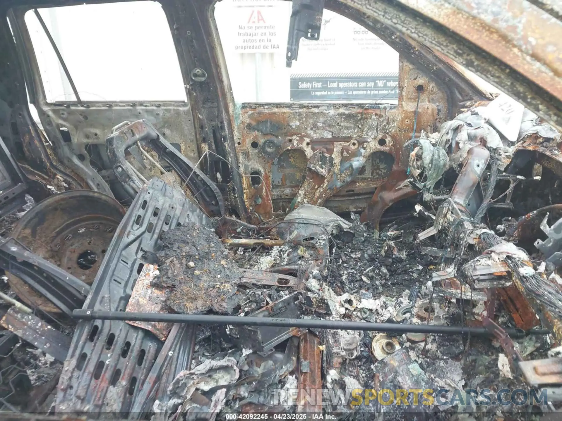 5 Photograph of a damaged car 1GKS1CKJ6KR223319 GMC YUKON 2019