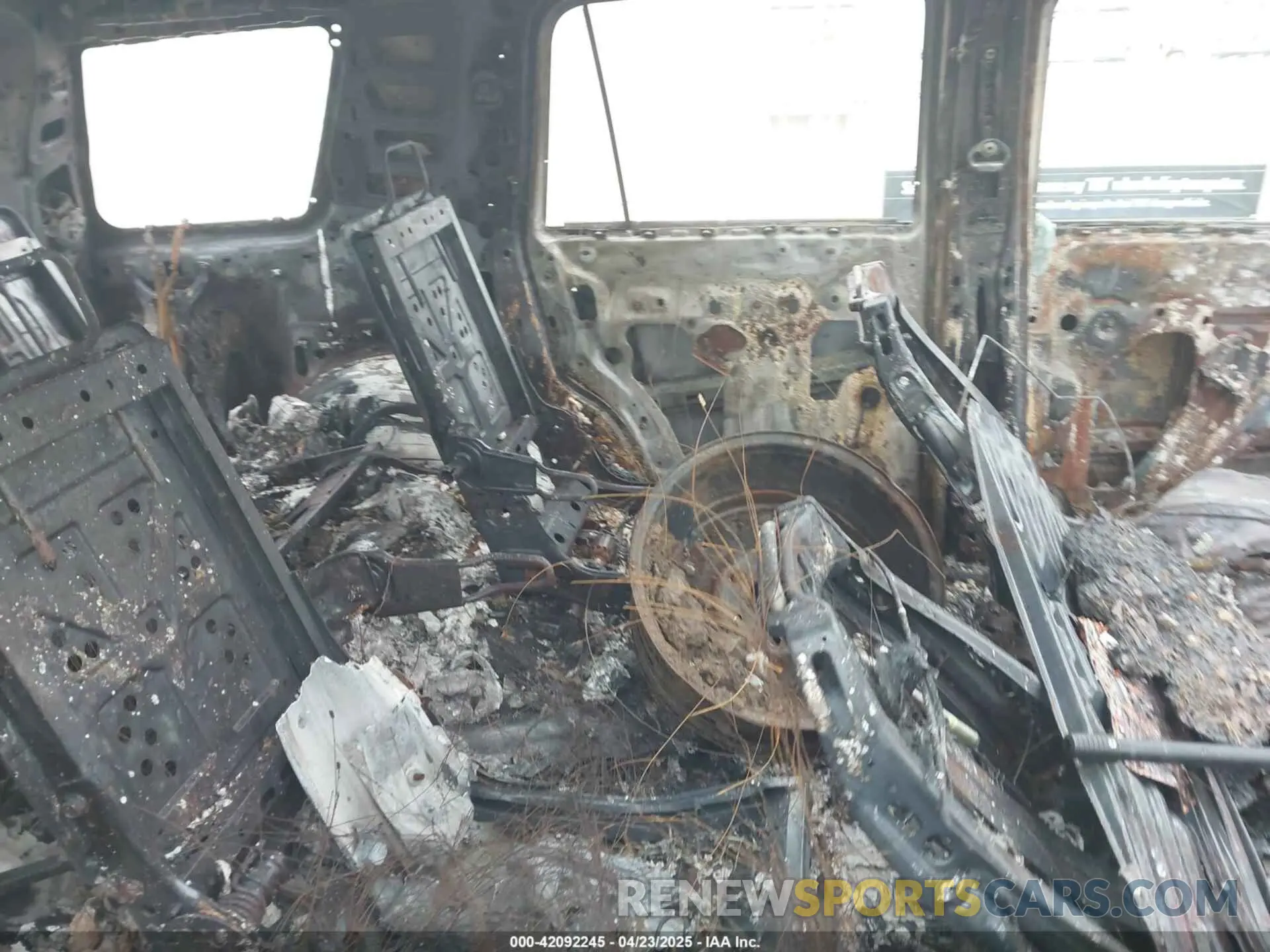 8 Photograph of a damaged car 1GKS1CKJ6KR223319 GMC YUKON 2019