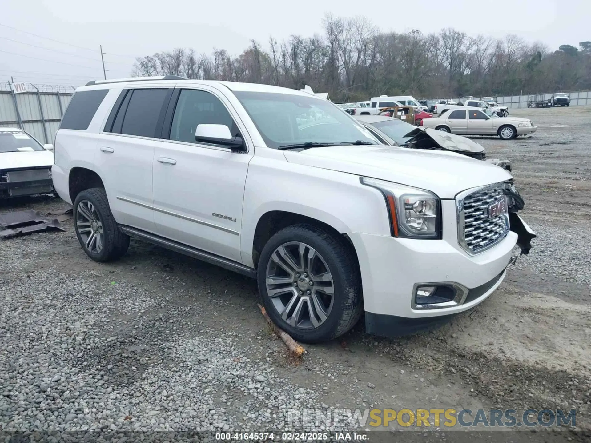 1 Photograph of a damaged car 1GKS1CKJ7KR364240 GMC YUKON 2019