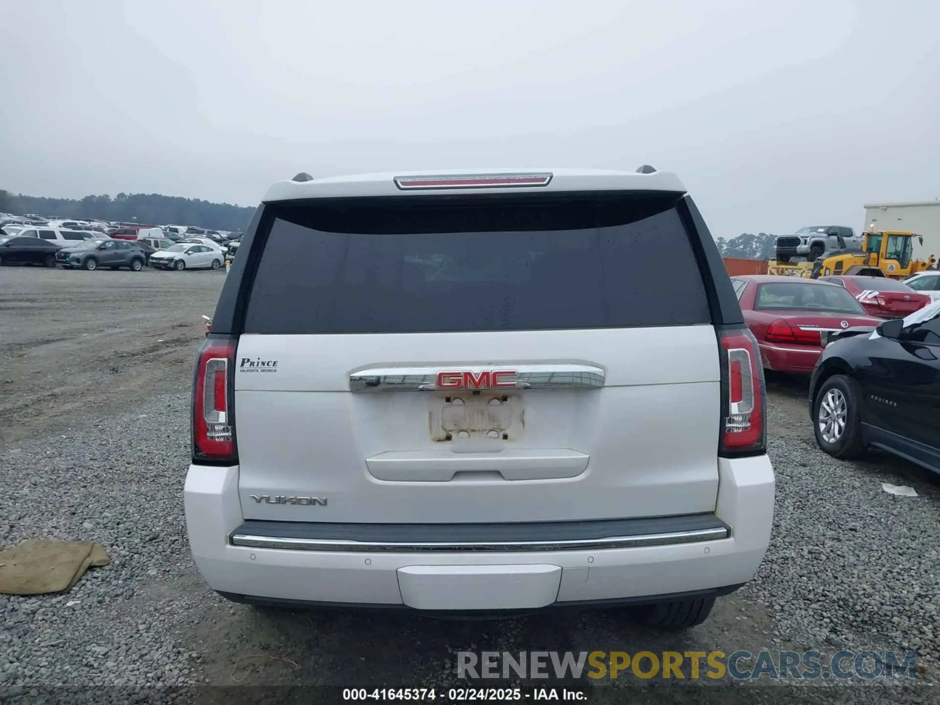 16 Photograph of a damaged car 1GKS1CKJ7KR364240 GMC YUKON 2019