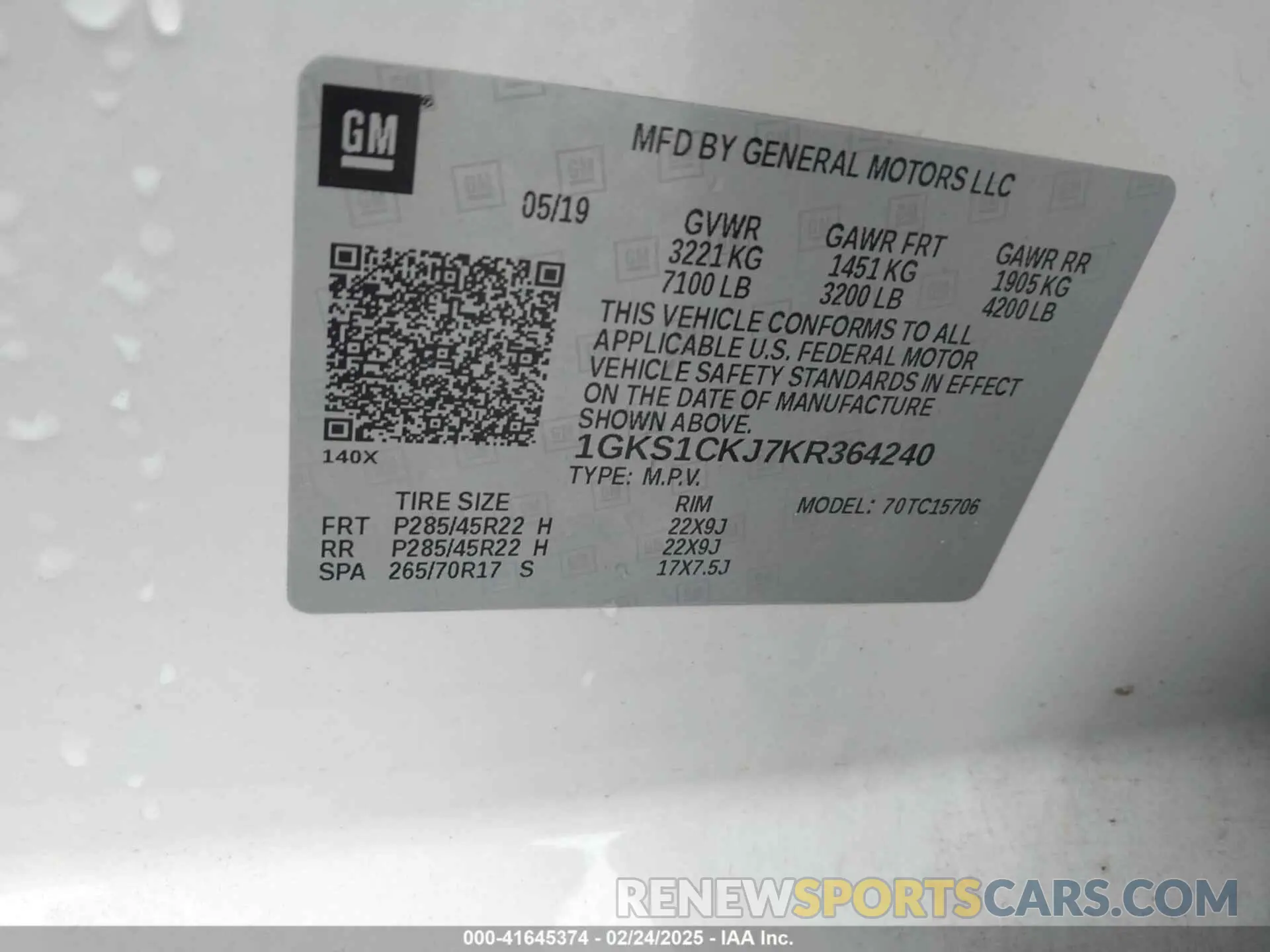 9 Photograph of a damaged car 1GKS1CKJ7KR364240 GMC YUKON 2019