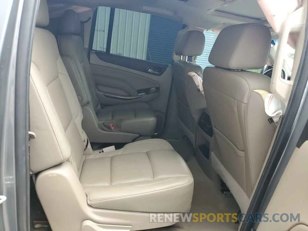 11 Photograph of a damaged car 1GKS1GKC0KR325305 GMC YUKON 2019
