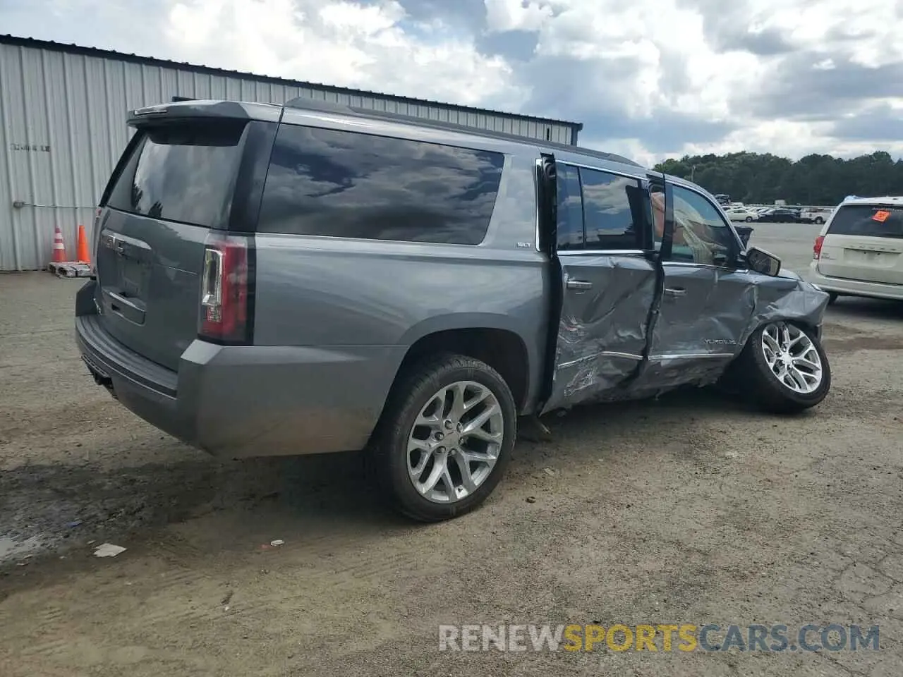 3 Photograph of a damaged car 1GKS1GKC0KR325305 GMC YUKON 2019