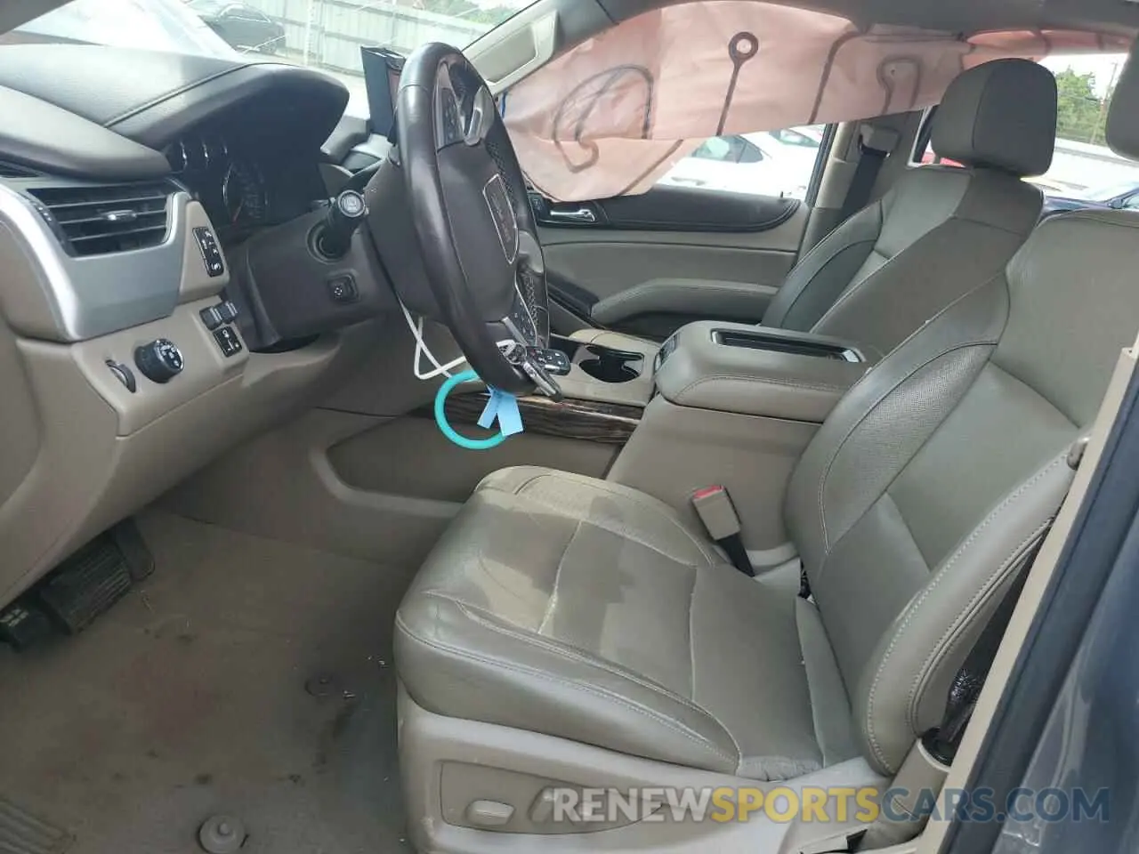 7 Photograph of a damaged car 1GKS1GKC0KR325305 GMC YUKON 2019
