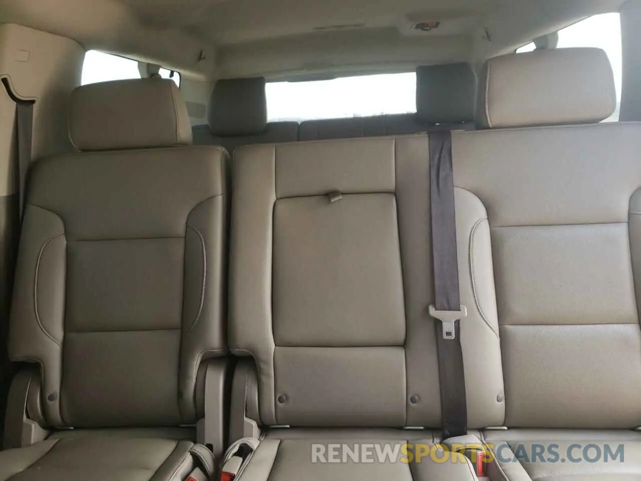10 Photograph of a damaged car 1GKS1GKC1KR373752 GMC YUKON 2019