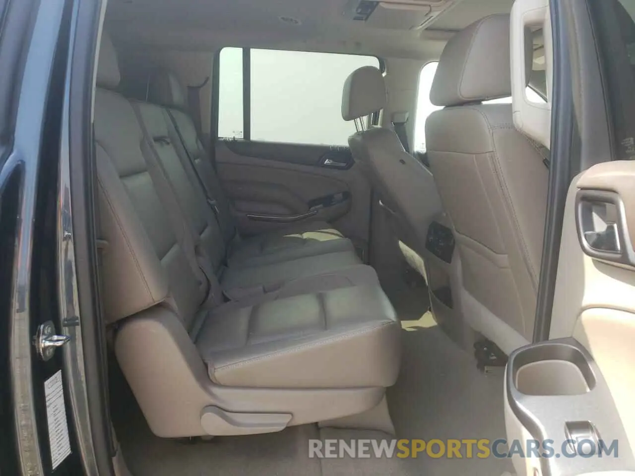 11 Photograph of a damaged car 1GKS1GKC1KR373752 GMC YUKON 2019