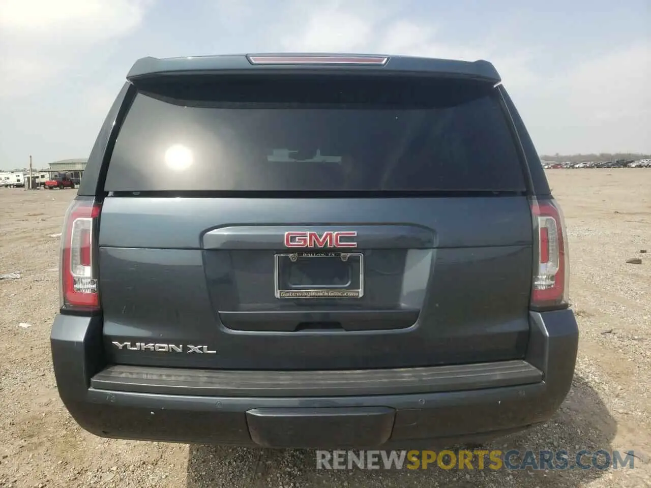 6 Photograph of a damaged car 1GKS1GKC1KR373752 GMC YUKON 2019