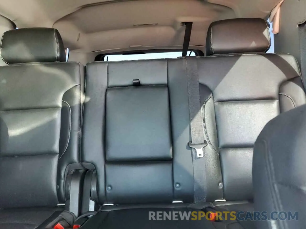 10 Photograph of a damaged car 1GKS1GKC5KR327079 GMC YUKON 2019