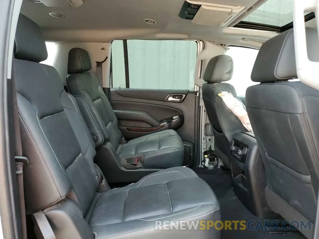 11 Photograph of a damaged car 1GKS1GKC5KR409622 GMC YUKON 2019