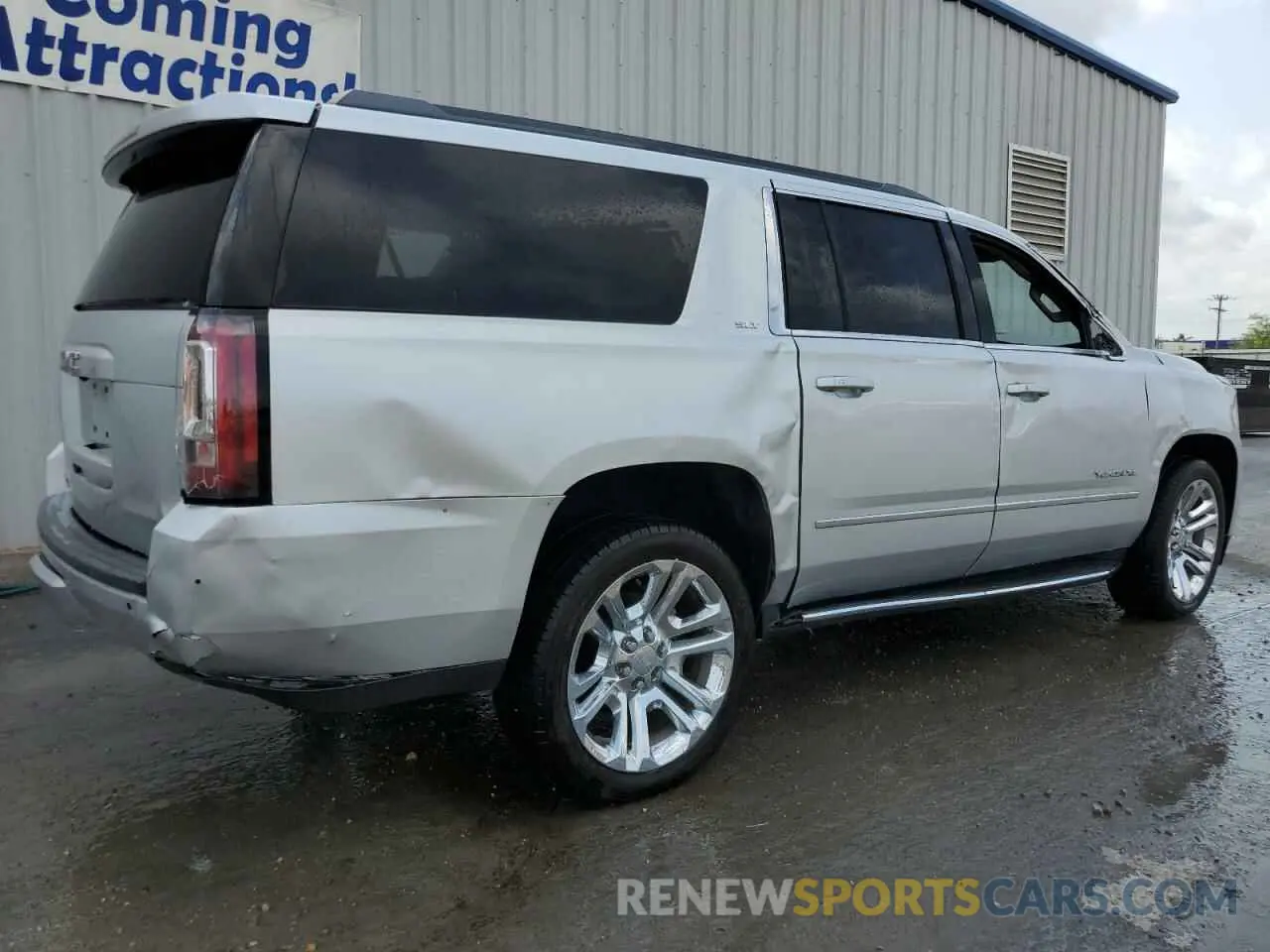 3 Photograph of a damaged car 1GKS1GKC5KR409622 GMC YUKON 2019