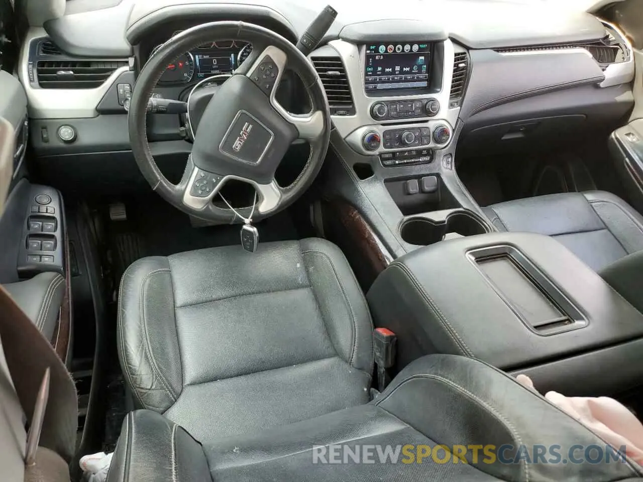 8 Photograph of a damaged car 1GKS1GKC5KR409622 GMC YUKON 2019
