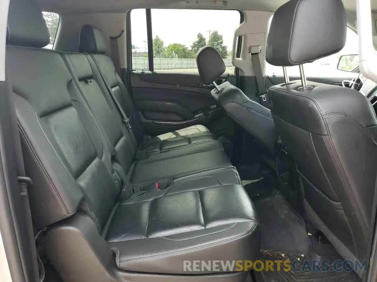 11 Photograph of a damaged car 1GKS1GKC8KR245444 GMC YUKON 2019