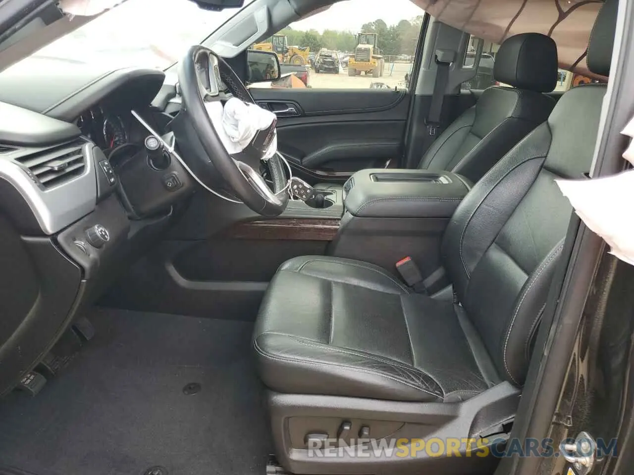 7 Photograph of a damaged car 1GKS1GKC9KR272264 GMC YUKON 2019