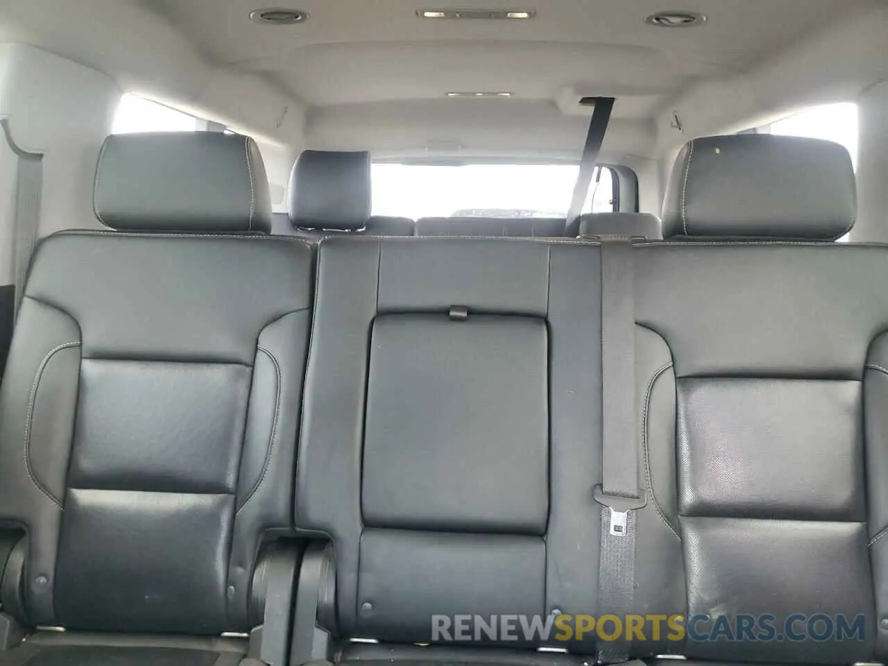 10 Photograph of a damaged car 1GKS1GKC9KR331054 GMC YUKON 2019