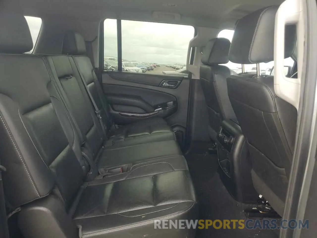 11 Photograph of a damaged car 1GKS1GKC9KR331054 GMC YUKON 2019